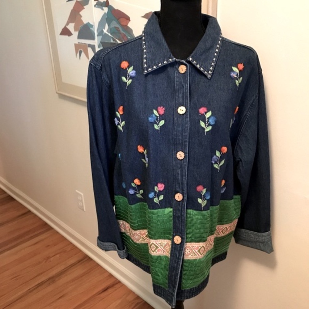 Vtg Casual Designs Jean Jacket Embroidered Flowers Pleated Satin Fabric Bottom